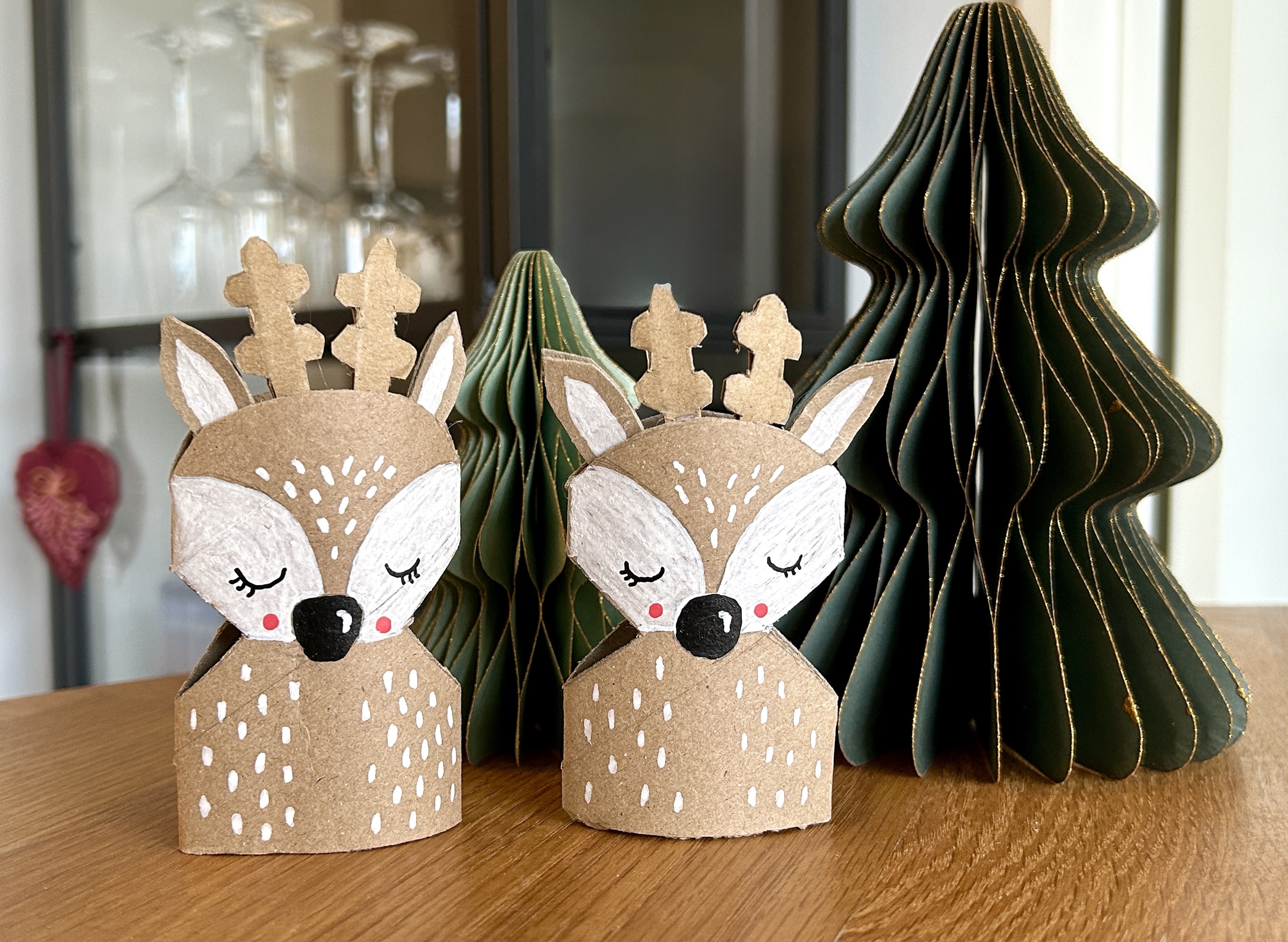 Rensdyr færdige_slørret baggrund